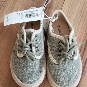 New Toddle size 6 shoes old navy green